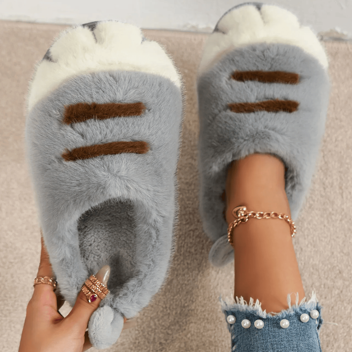 SNUGRRS™ Cat Paw Slippers