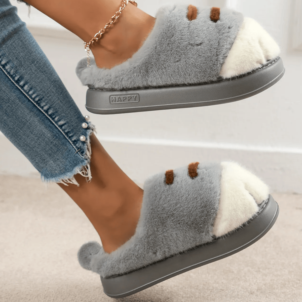 SNUGRRS™ Cat Paw Slippers