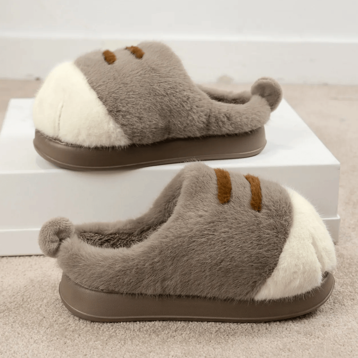 SNUGRRS™ Cat Paw Slippers